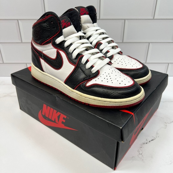 Nike Air Jordan 1 1s Retro High Bloodline - Picture 1 of 8
